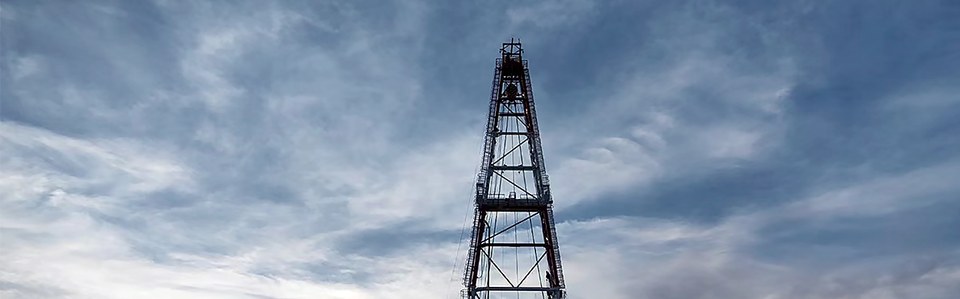 Saudi Arabia · 3000HP drilling rig VFD. Field photograph from the company application-cases materials.
