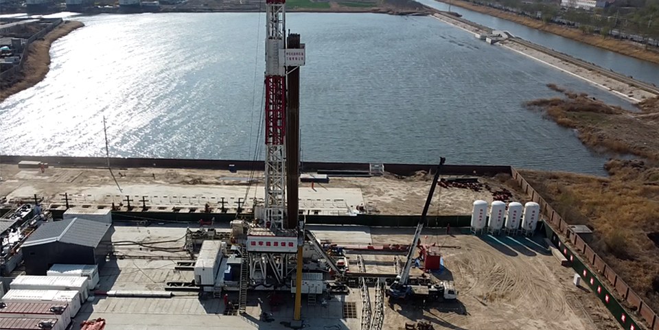 Sinopec · electrification retrofit of mechanical rig. Field photograph from the company application-cases materials.